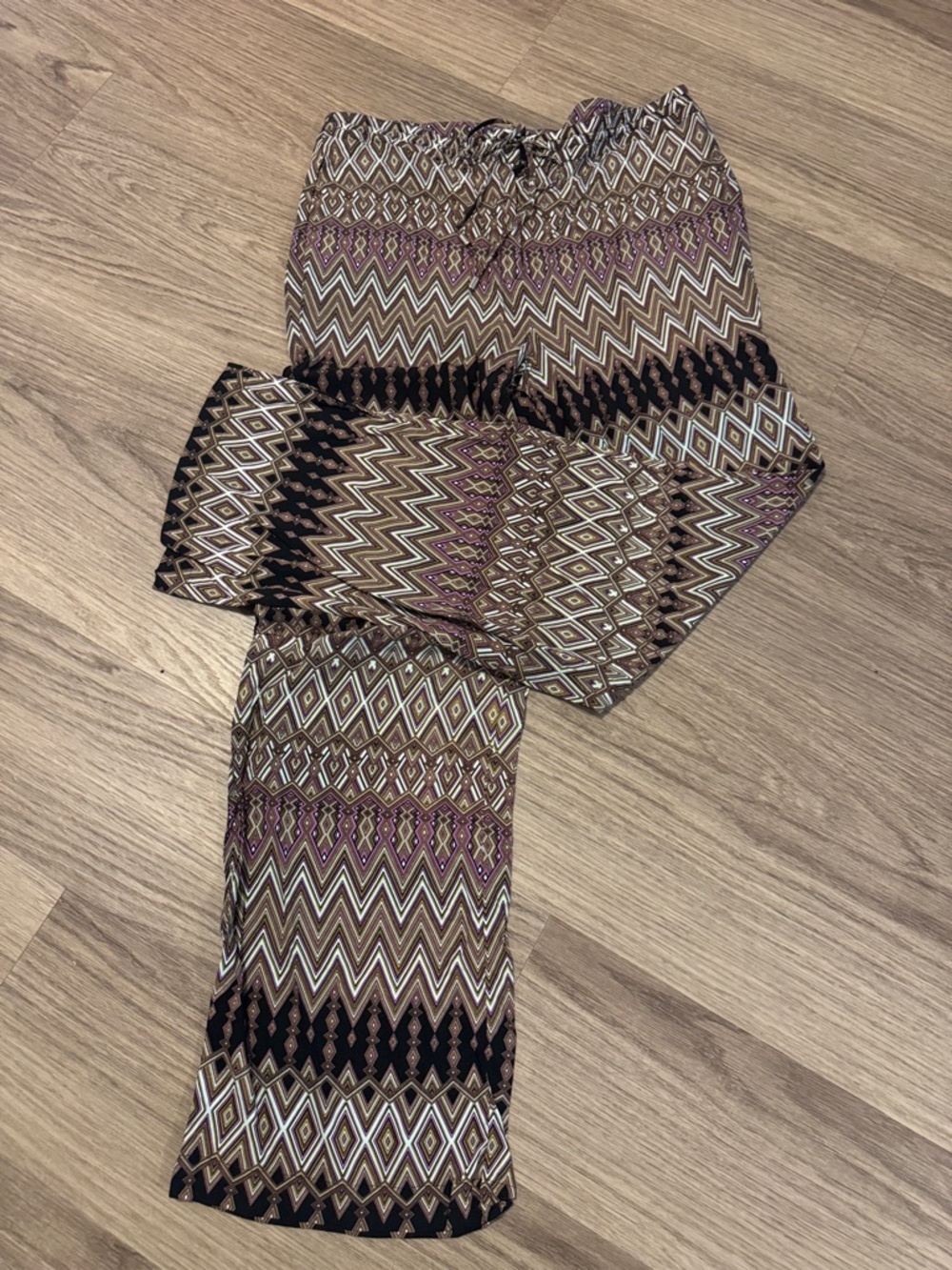 Jennifer Lopez Geometric Wide-Leg Pants in Black, Brown & Purple